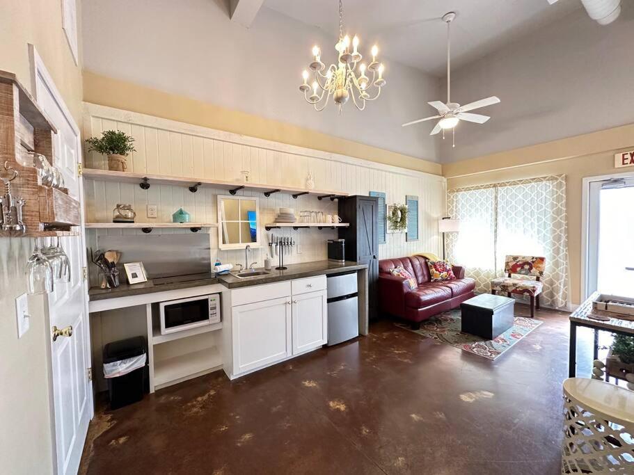 Haven At Hazel~Downtown Bungalow Demorest Экстерьер фото