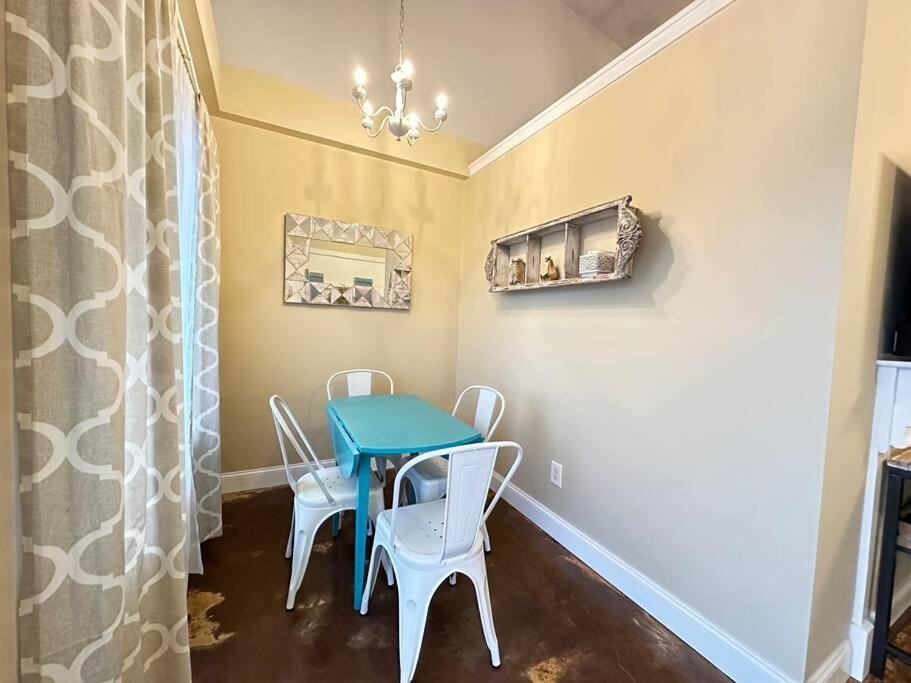 Haven At Hazel~Downtown Bungalow Demorest Экстерьер фото