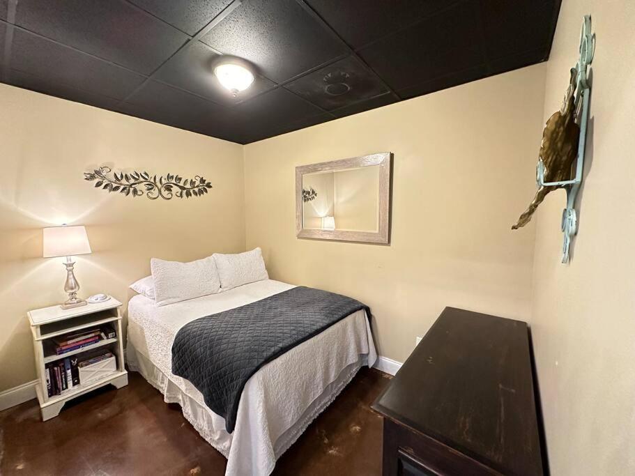 Haven At Hazel~Downtown Bungalow Demorest Экстерьер фото