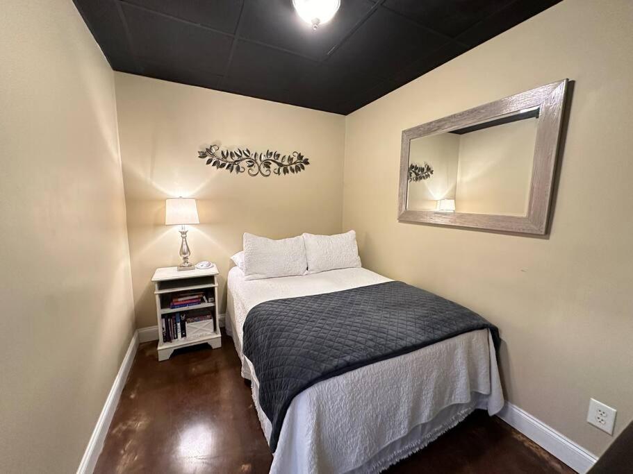 Haven At Hazel~Downtown Bungalow Demorest Экстерьер фото