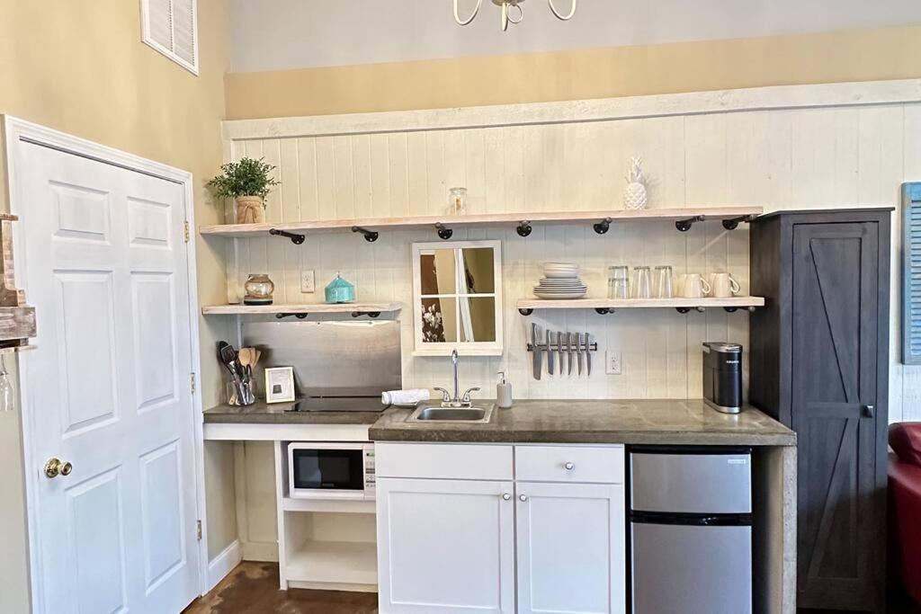 Haven At Hazel~Downtown Bungalow Demorest Экстерьер фото