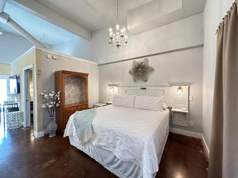 Haven At Hazel~Downtown Bungalow Demorest Экстерьер фото