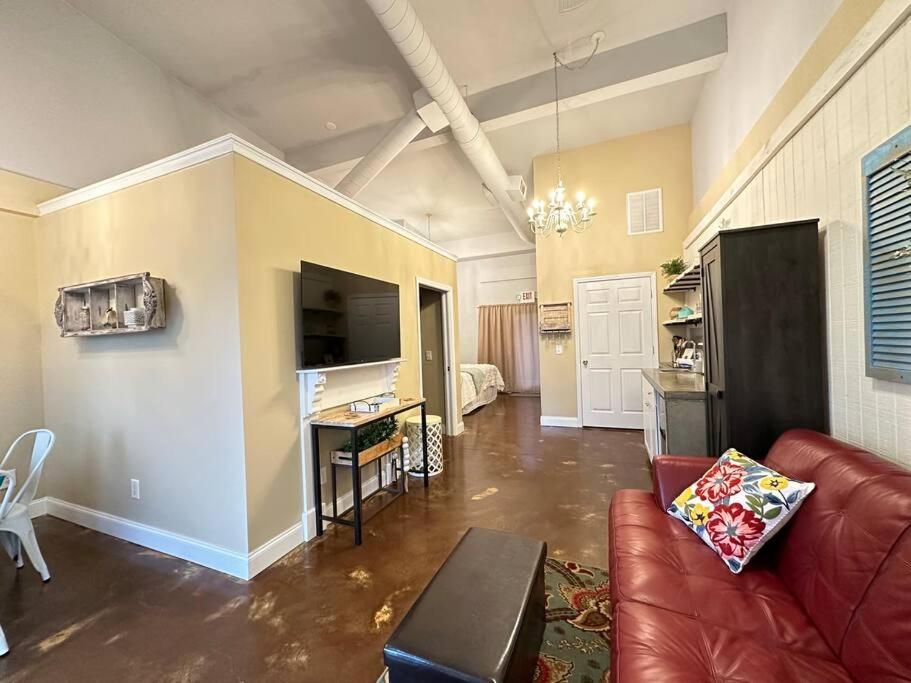 Haven At Hazel~Downtown Bungalow Demorest Экстерьер фото